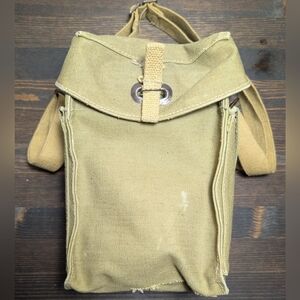 Vintage WWII Canadian - British WW2  Light II Respirator Gas Mask Bag Pouch